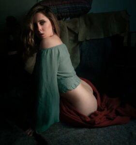 Erotik Film İzleyerek Sevişen Escort Bayan