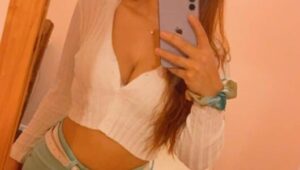 Hırçın Ve Enerjik Mini Etekli Escort