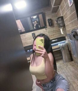 Pürüzsüz Tene Sahip Yeni Escort Manita