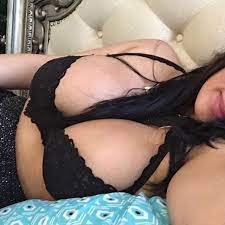 Sevişirken Masaj Yapan Enerjik Doyumsuz Escort Bayan